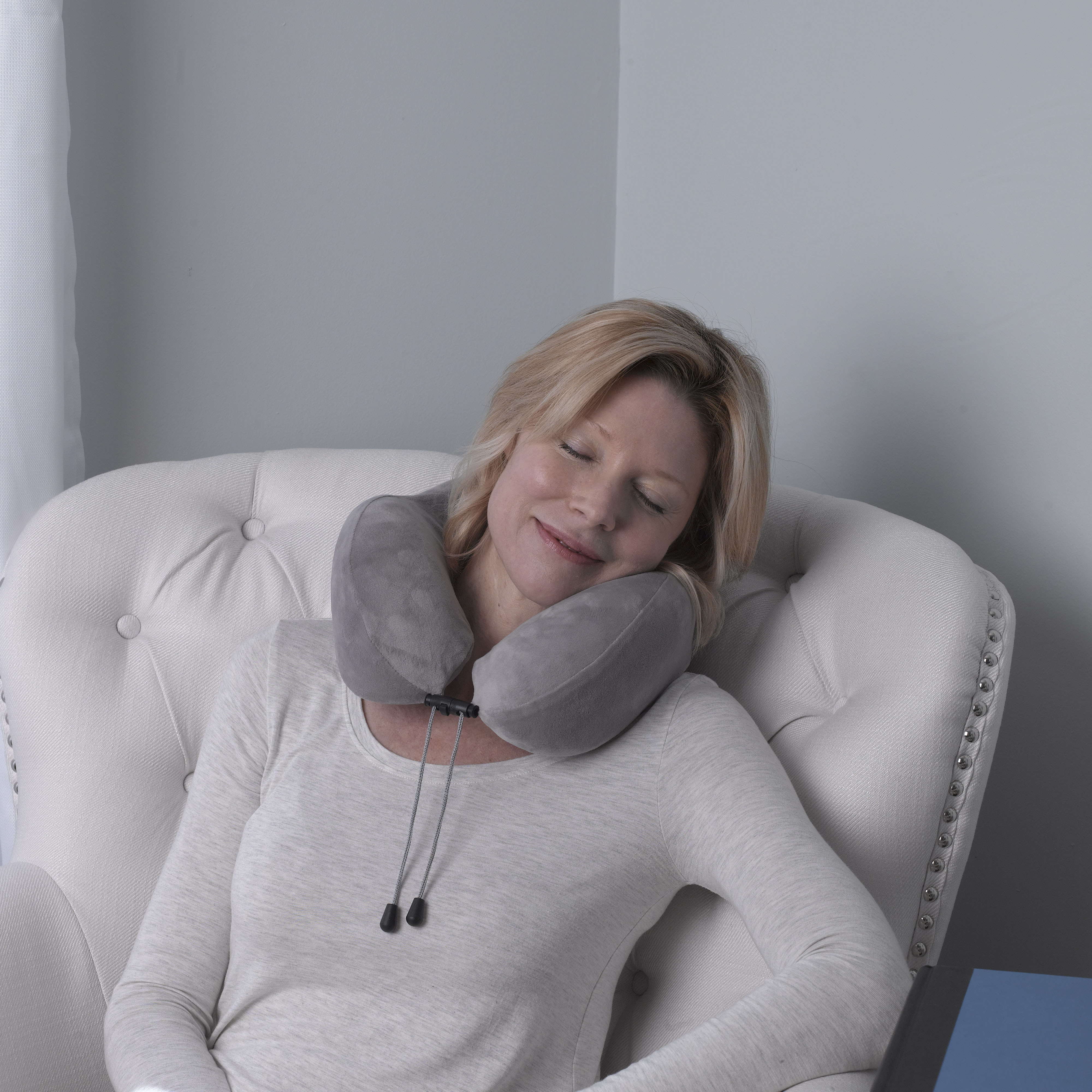 枕 Comfortpude Neckprovet Pillow Comfort Touch™ Neck Support Cushion Pillow | Drive Medical at Home